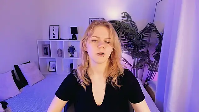 ElizabethVane online show from May 7, 5:29 pm