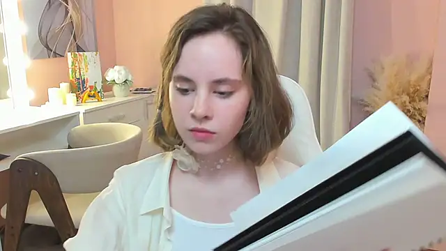 Snapshot of CrystaLeah chatting on March 17, 2:20 pm CrystaLeah online show from March 17, 2:20 pm