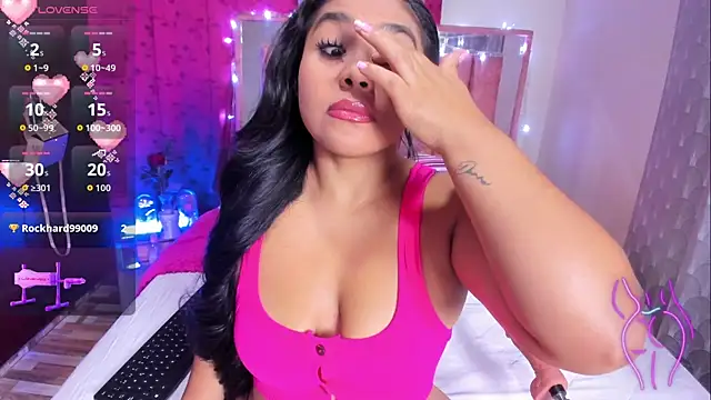 Snapshot of BiancaBooty chatting on June 17, 9:01 am BiancaBooty online show from June 17, 9:01 am