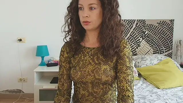 IreneBlue  online show from May 28, 7:38 am