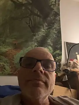 Snapshot of Thomate24 chatting on May 3, 7:53 pm Thomate24 online show from May 3, 7:53 pm