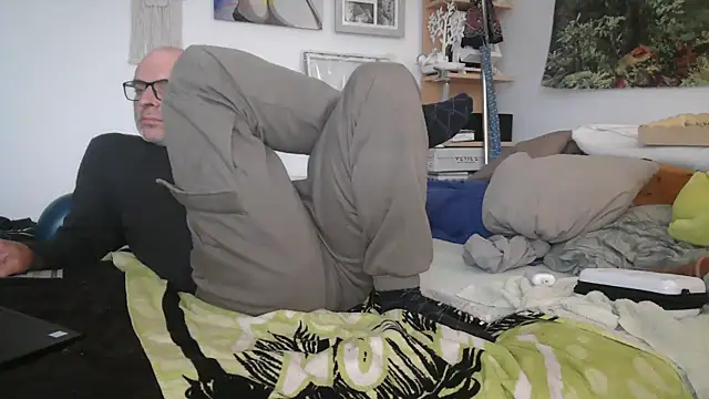 Snapshot of Thomate24 chatting on May 11, 4:26 pm Thomate24 online show from May 11, 4:26 pm