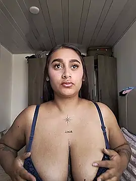 Snapshot of Mia_skyy18 chatting on July 7, 2:21 pm Mia skyy18 online show from July 7, 2:21 pm