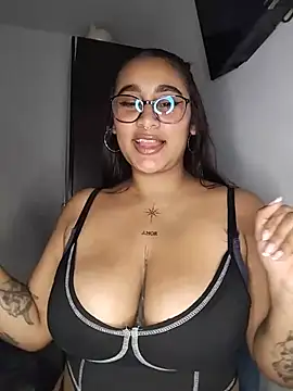 Snapshot of Mia_skyy18 chatting on August 6, 1:29 am Mia skyy18 online show from August 6, 1:29 am