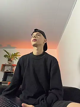 Snapshot of SebastianReed_ chatting on June 25, 4:23 am SebastianReed online show from June 25, 4:23 am