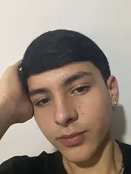 Snapshot of Andrew_restrepoo chatting on May 17, 8:38 pm Andrew restrepoo online show from May 17, 8:38 pm