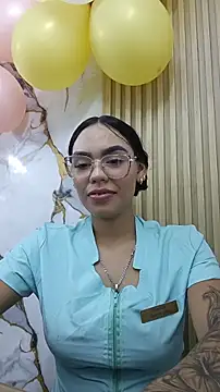 Snapshot of daniela-sexy chatting on June 18, 12:33 am daniela-sexy online show from June 18, 12:33 am