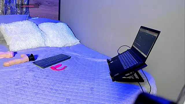 Enzoo98  online show from March 15, 1:11 am