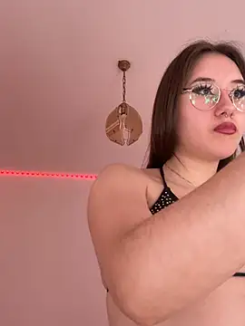Snapshot of evelynnMiss chatting on June 18, 12:31 pm evelynnMiss online show from June 18, 12:31 pm