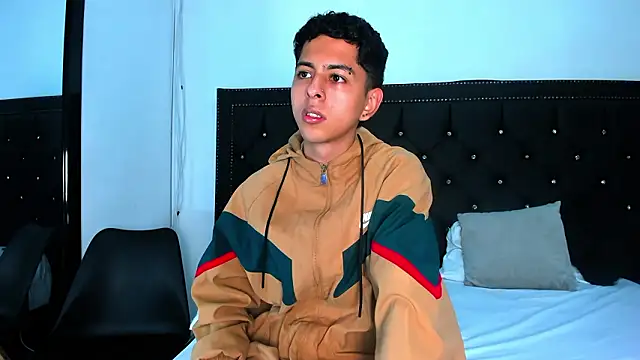 NohaDrake online show from March 16, 4:40 am