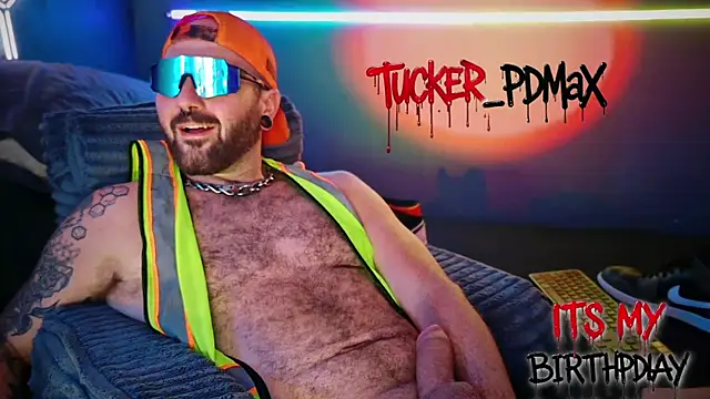Snapshot of Tucker_pdmax chatting on June 8, 7:31 am Tucker pdmax online show from June 8, 7:31 am