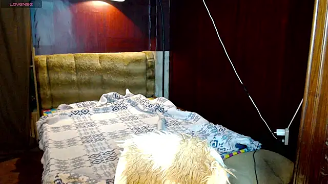 Snapshot of tyrasub chatting on April 12, 4:01 pm tyrasub online show from April 12, 4:01 pm