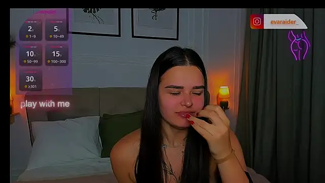 Snapshot of EvaRaider chatting on July 6, 3:03 am EvaRaider online show from July 6, 3:03 am