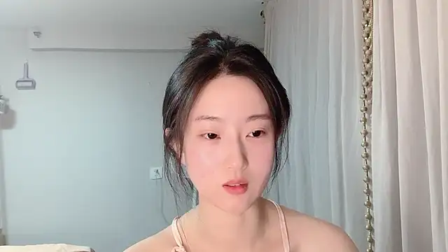 Snapshot of 1X-yiyi chatting on June 8, 2:50 pm 1X-yiyi online show from June 8, 2:50 pm