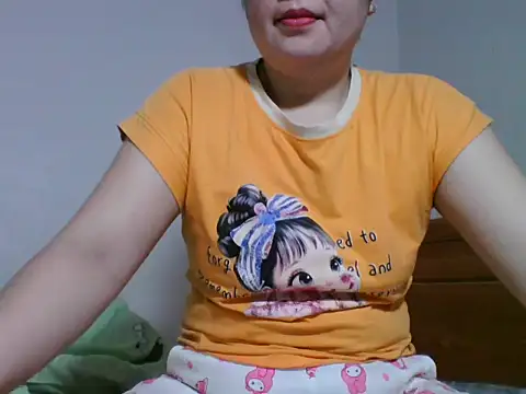 Snapshot of Tits28-2 chatting on May 21, 8:32 am Tits28-2 online show from May 21, 8:32 am