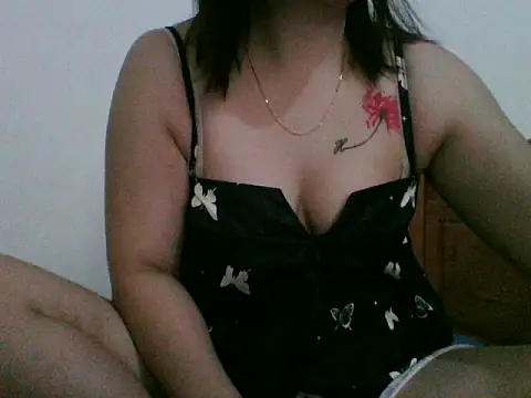 Snapshot of Tits28-2 chatting on June 6, 1:21 am Tits28-2 online show from June 6, 1:21 am