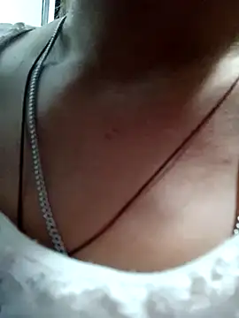 Snapshot of Leiley_98 chatting on May 14, 2:02 pm Leiley 98 online show from May 14, 2:02 pm