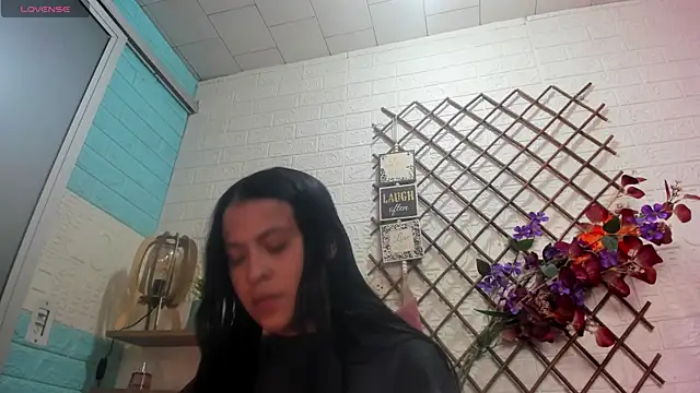 LITTLE-NESSA online show from April 27, 9:13 pm