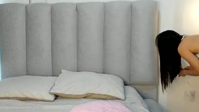 Snapshot of Valentina_lux1 chatting on May 30, 9:23 pm Valentina lux1 online show from May 30, 9:23 pm