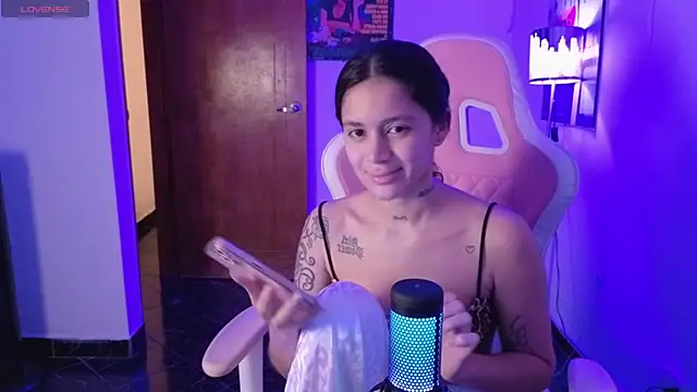 Snapshot of Oliviasims chatting on March 21, 5:23 am Oliviasims online show from March 21, 5:23 am