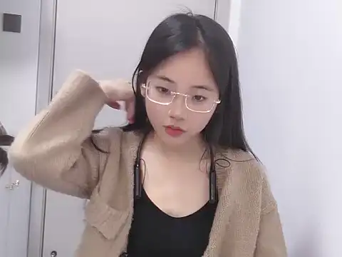 Snapshot of MIAOMIAO-666 chatting on April 4, 7:39 am MIAOMIAO-666 online show from April 4, 7:39 am