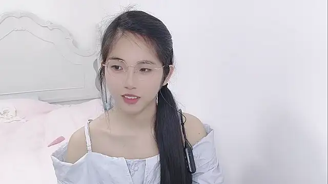 Snapshot of MIAOMIAO-666 chatting on April 17, 7:44 am MIAOMIAO-666 online show from April 17, 7:44 am