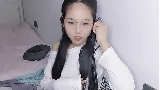 Snapshot of MIAOMIAO-666 chatting on April 23, 10:47 am MIAOMIAO-666 online show from April 23, 10:47 am