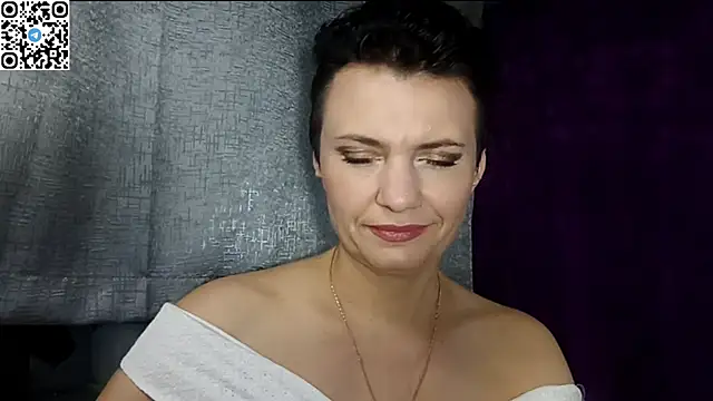 HotMamaQueen234 online show from May 5, 8:06 pm