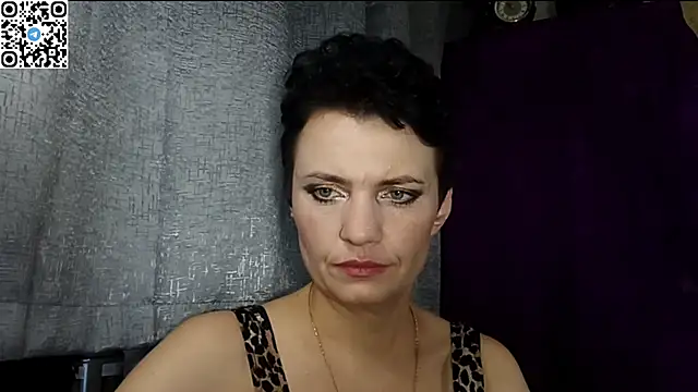 HotMamaQueen234 online show from May 7, 7:52 pm
