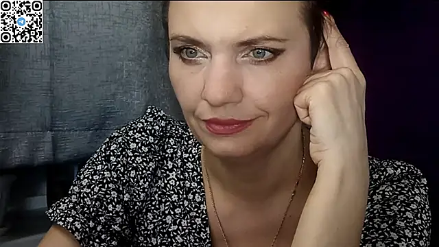 HotMamaQueen234 online show from May 9, 9:53 pm