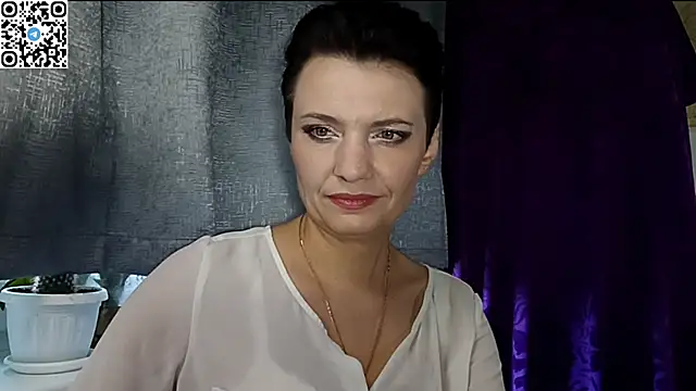 HotMamaQueen234 online show from May 11, 1:17 pm