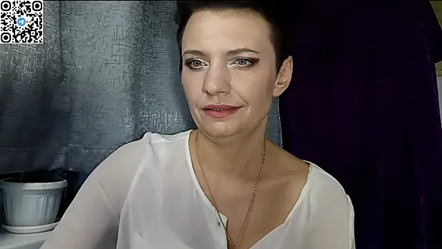 HotMamaQueen234 online show from May 11, 4:04 pm