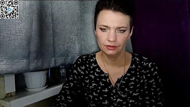 HotMamaQueen234 online show from May 14, 9:10 pm
