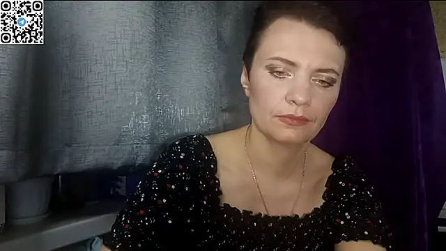 HotMamaQueen234 online show from May 16, 7:56 pm