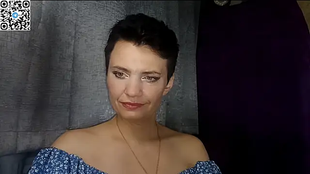 HotMamaQueen234 online show from May 21, 9:11 pm