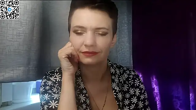 HotMamaQueen234 online show from May 23, 10:30 am