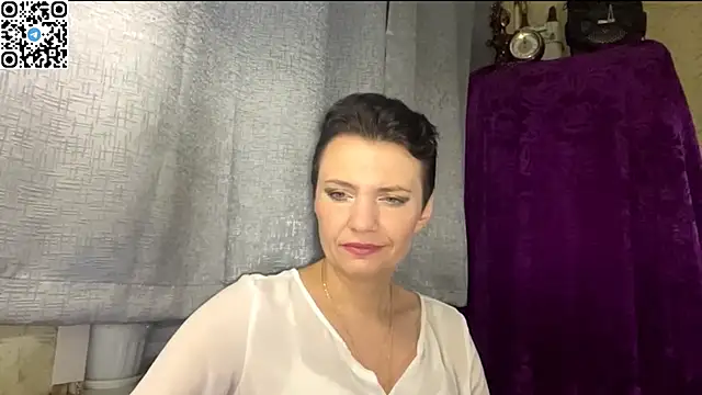 HotMamaQueen234 online show from May 25, 8:59 pm