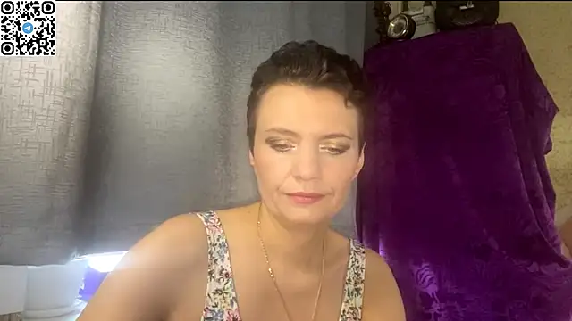 HotMamaQueen234 online show from May 29, 12:25 pm