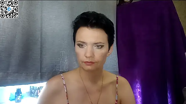 HotMamaQueen234 online show from June 10, 10:36 am