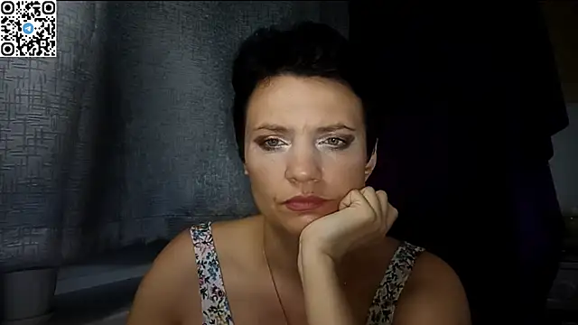 HotMamaQueen234 online show from June 13, 8:07 pm