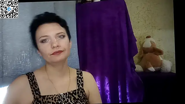 HotMamaQueen234 online show from June 15, 7:32 am