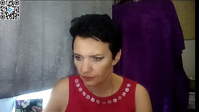 HotMamaQueen234 online show from June 17, 11:45 am