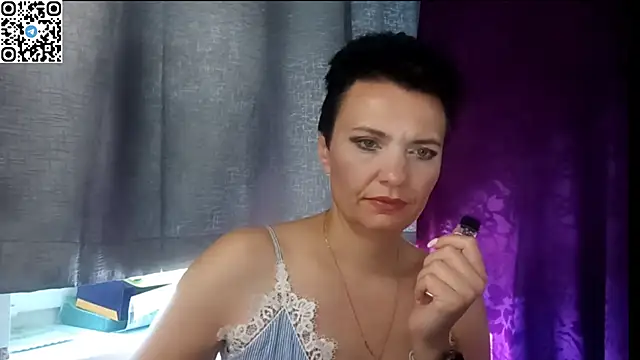 HotMamaQueen234 online show from July 16, 12:22 pm