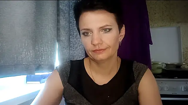 HotMamaQueen234 online show from July 27, 11:50 am