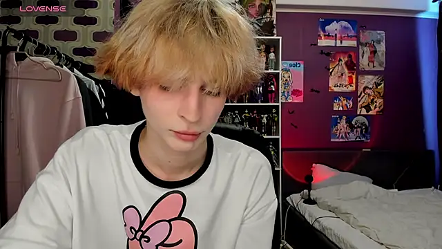 Snapshot of sweet_peach___ chatting on July 10, 12:08 pm sweet peach online show from July 10, 12:08 pm