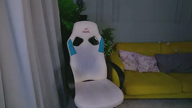 Snapshot of oh__lily chatting on July 8, 1:26 pm oh lily online show from July 8, 1:26 pm
