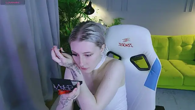 Snapshot of oh__lily chatting on July 15, 1:38 pm oh lily online show from July 15, 1:38 pm