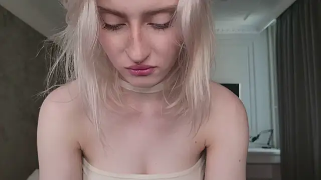 Snapshot of oh__lily chatting on August 1, 2:27 pm oh lily online show from August 1, 2:27 pm