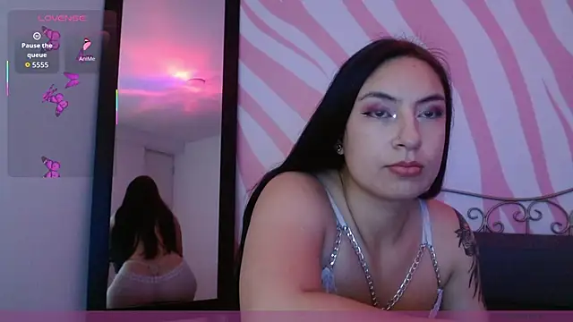 Snapshot of Scarlet_queen4 chatting on May 27, 1:08 pm Scarlet queen4 online show from May 27, 1:08 pm