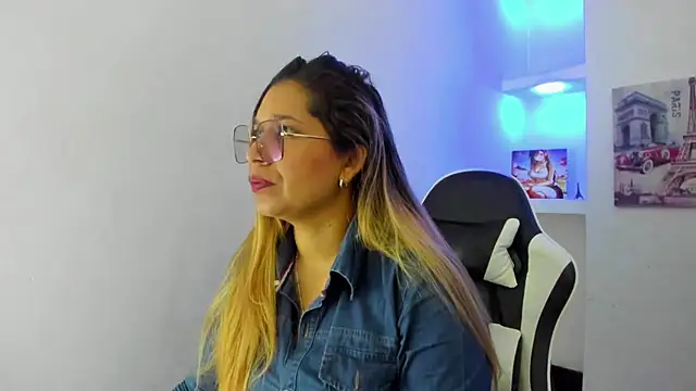Snapshot of Melisa_14 chatting on May 28, 1:41 pm Melisa 14 online show from May 28, 1:41 pm